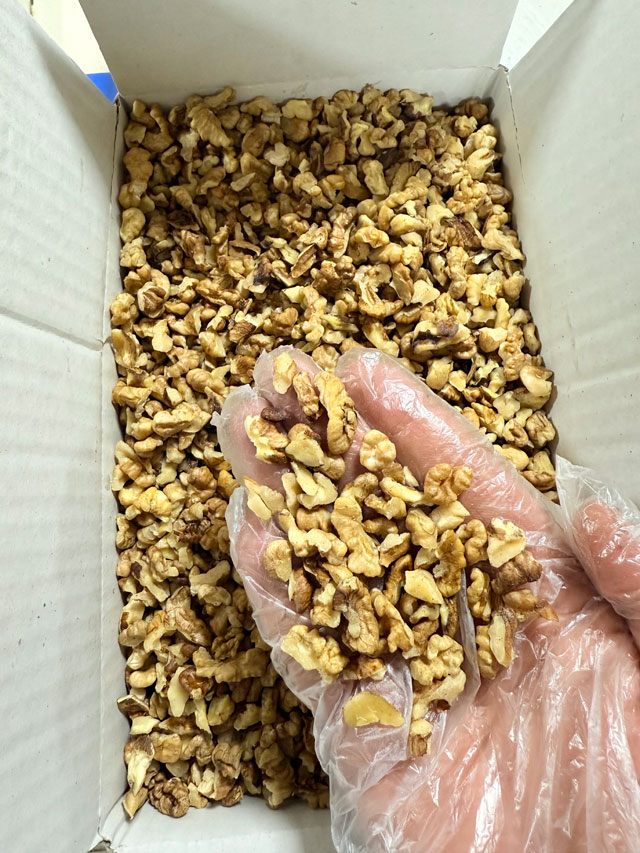 کارتن سه کیلویی مغز گردو دندونه سفید صادراتی تویسرکان